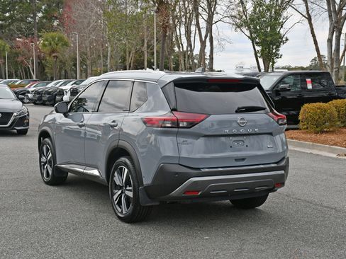 Used 2022 Nissan Rogue SL w/ SL Premium Package image 3