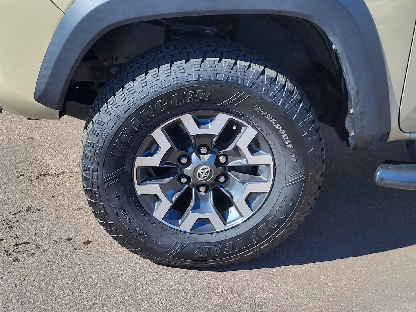 Used 2016 Toyota Tacoma TRD Off-Road w/ Towing Package AWD/4WD image 8