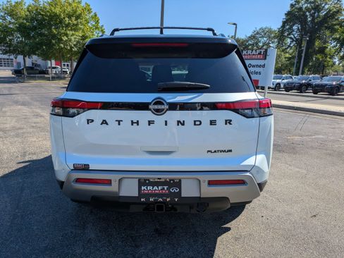 Certified 2025 Nissan Pathfinder Platinum w/ Black Appearance Package FWD image 5