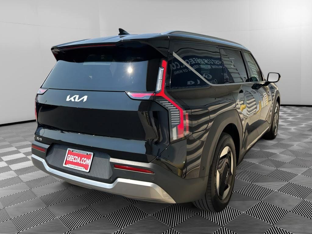 Certified 2026 Kia EV9 Wind AWD/4WD image 5