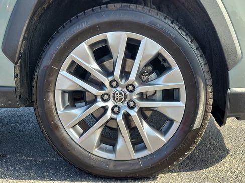Used 2022 Toyota RAV4 XLE Premium w/ Carpet Mat Package (TMS) AWD/4WD image 5