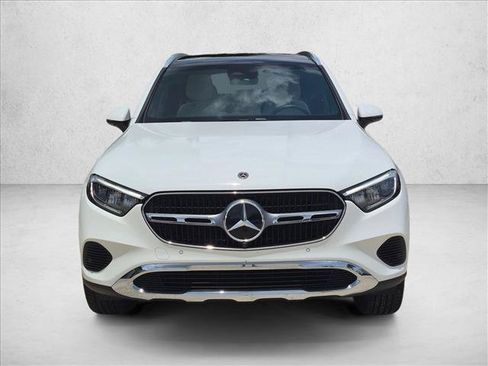 Used 2025 Mercedes-Benz GLC 300 4MATIC image 2
