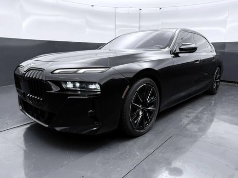 Used 2023 BMW 760i xDrive AWD/4WD image 3