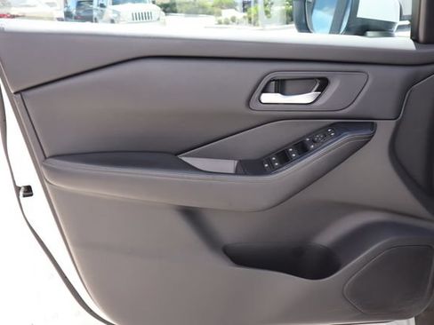 Used 2024 Nissan Rogue SV FWD image 25