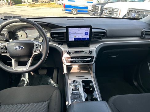 Used 2023 Ford Explorer XLT image 6