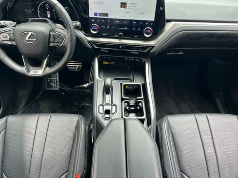 Used 2025 Lexus TX 500h AWD w/ Technology Package image 16