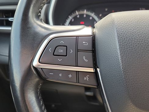 Used 2021 Toyota Highlander XLE image 35