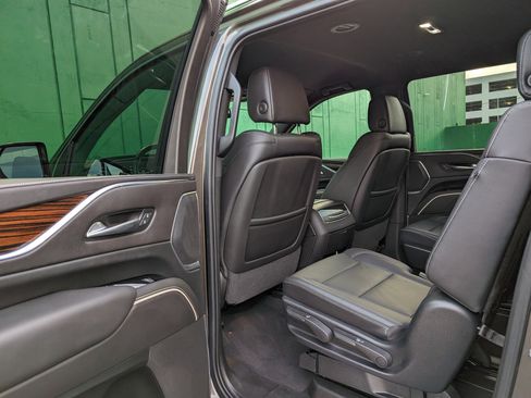 Used 2021 Cadillac Escalade ESV Luxury image 13