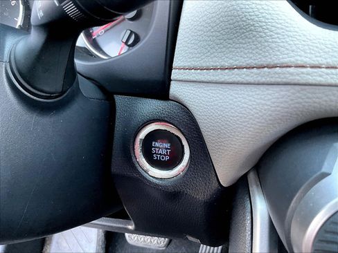 Used 2019 Toyota RAV4 XLE FWD image 38