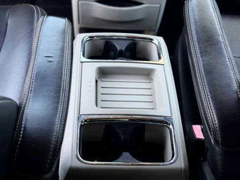 Used 2011 Chrysler Town & Country Touring-L w/ Entertainment Group #2 FWD image 32