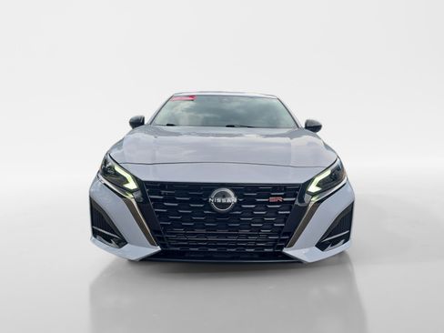 Used 2024 Nissan Altima 2.0 SR FWD image 9