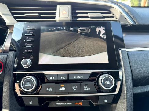 Used 2019 Honda Civic Touring image 19