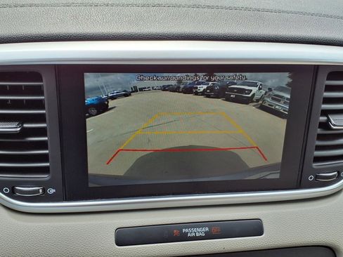 Used 2022 Kia Sportage LX w/ LX FWD Value Edition Package image 12