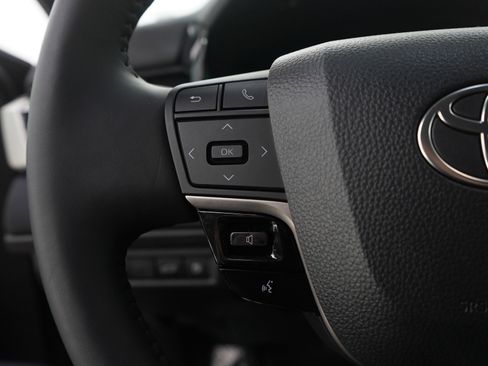 Used 2025 Toyota Camry LE image 25