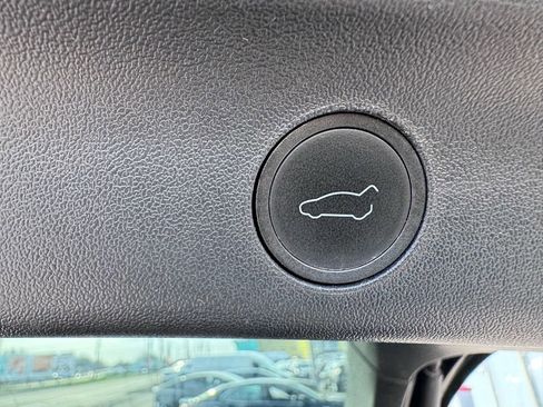 Used 2025 Tesla Model Y Long Range image 34