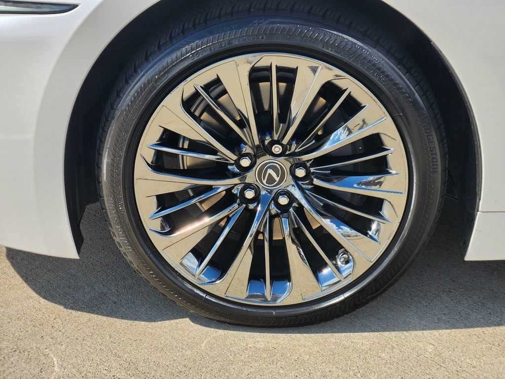 Used 2020 Lexus LS 500 w/ Accessory Package (Z2) RWD image 10
