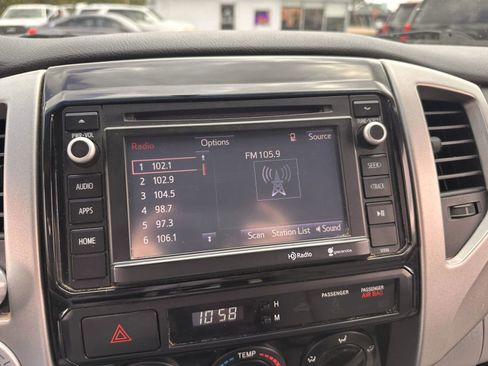 Used 2014 Toyota Tacoma 4x4 Double Cab w/ SR5 Package image 18