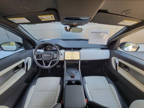 Used 2025 Land Rover Discovery Sport Dynamic SE image 15
