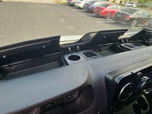 Used 2025 Mercedes-Benz Sprinter 2500 image 21