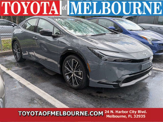 Used 2025 Toyota Sienna Limited FWD image 1