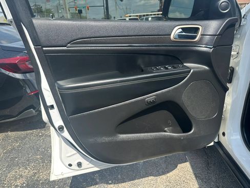 Used 2017 Jeep Grand Cherokee Limited AWD/4WD image 12