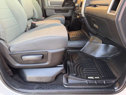 Used 2017 RAM 2500 SLT w/ Luxury Group image 38