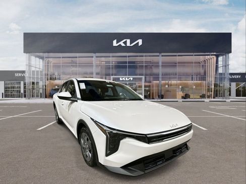 New 2025 Kia K4 LX image 2