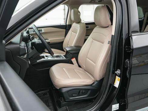 Certified 2023 Ford Explorer XLT w/ Equipment Group 202A AWD/4WD image 12