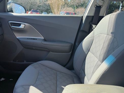 Used 2018 Kia Niro LX image 12