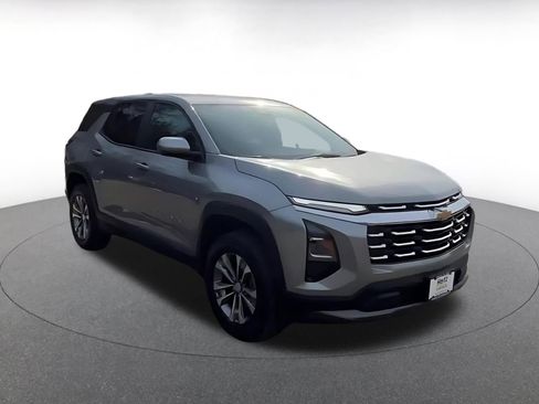 Used 2025 Chevrolet Equinox LT image 3