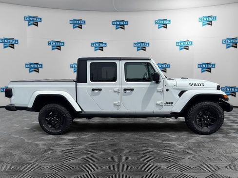 Used 2024 Jeep Gladiator Sport AWD/4WD image 7