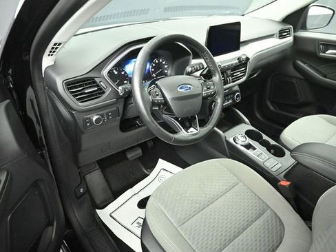 Used 2021 Ford Escape SE w/ SE Sport Appearance Package image 9
