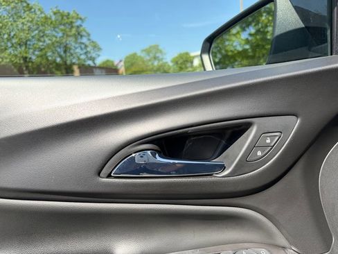 Used 2022 Chevrolet Equinox LT w/ Driver Convenience Package FWD image 10