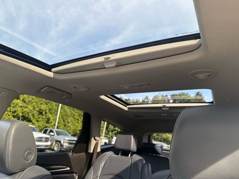 Used 2019 Buick Enclave Essence AWD/4WD image 28