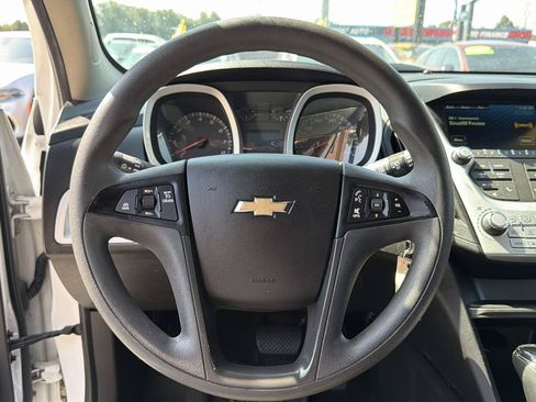 Used 2017 Chevrolet Equinox LS AWD/4WD image 13