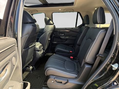 Used 2025 Honda Pilot Elite image 16