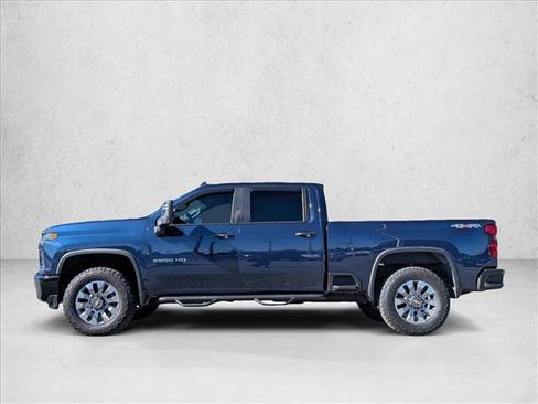 Used 2022 Chevrolet Silverado 2500 Custom w/ Custom Value Package image 8