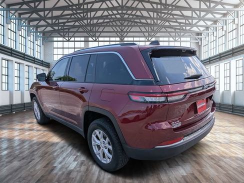 Used 2023 Jeep Grand Cherokee Limited w/ Luxury Tech Group II AWD/4WD image 5