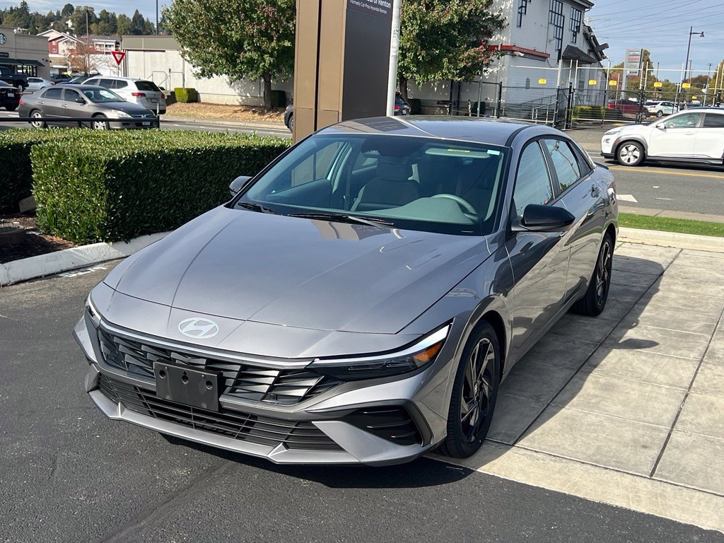 Certified 2026 Hyundai Elantra Sport FWD image 5