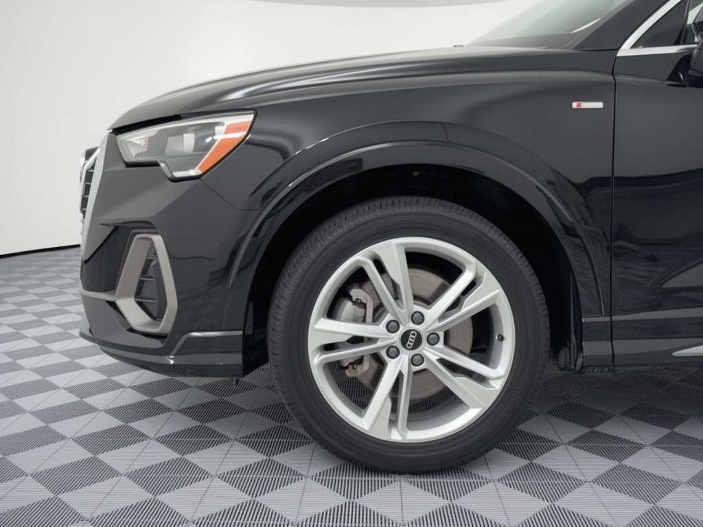 Used 2022 Audi Q3 2.0T Premium w/ Convenience Package AWD/4WD image 13