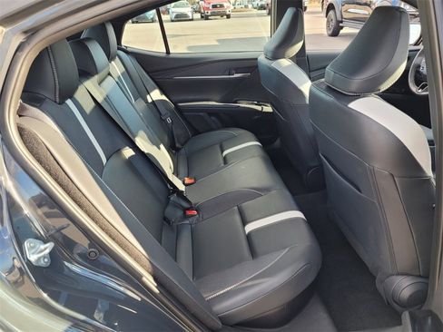 Used 2025 Toyota Camry SE image 12