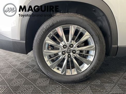 Used 2024 Toyota Grand Highlander Platinum image 25