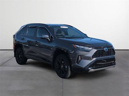 Used 2022 Toyota RAV4 SE image 7