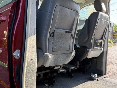 Used 2008 Dodge Grand Caravan SXT FWD image 18