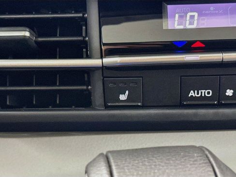 Certified 2026 Toyota Sienna XLE FWD image 8