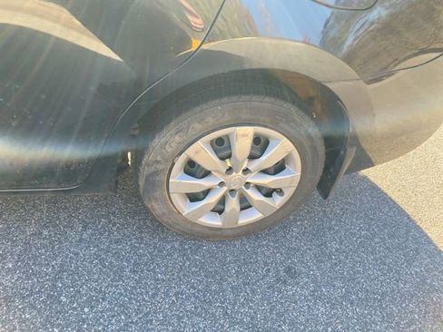 Used 2016 Toyota Corolla LE image 7