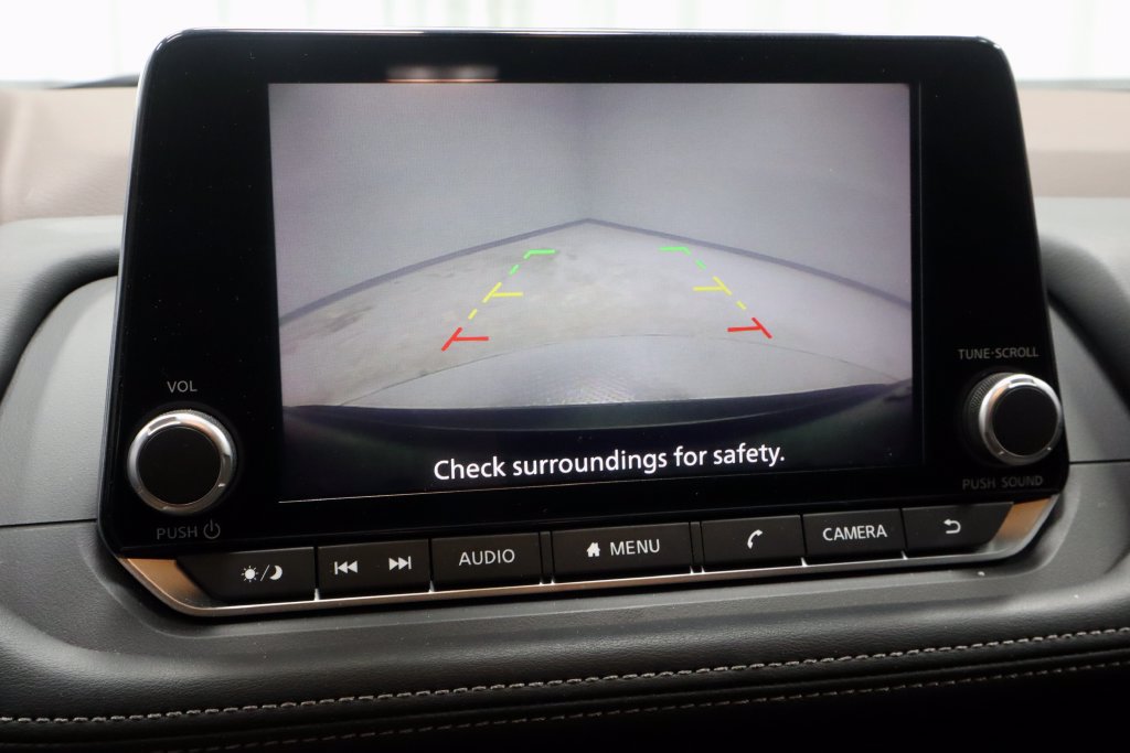 Used 2023 Nissan Rogue SV AWD/4WD image 2