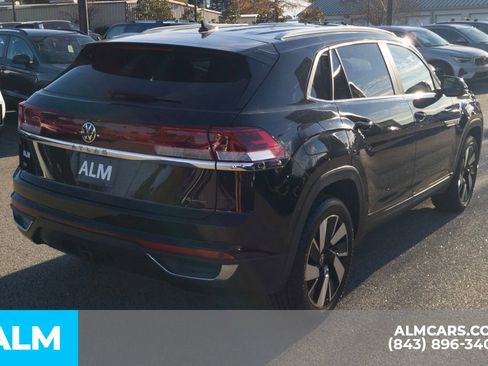 Used 2024 Volkswagen Atlas Cross Sport SE image 6