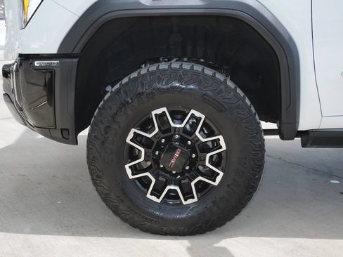 Used 2025 GMC Sierra 2500 AT4X AWD/4WD image 12