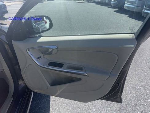 Used 2017 Volvo V60 T5 Cross Country image 4